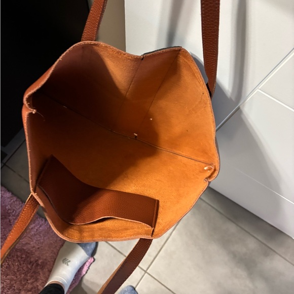 Vince Camuto Elegant Brown and Black Leather Tote Bag - Picture 4 of 4